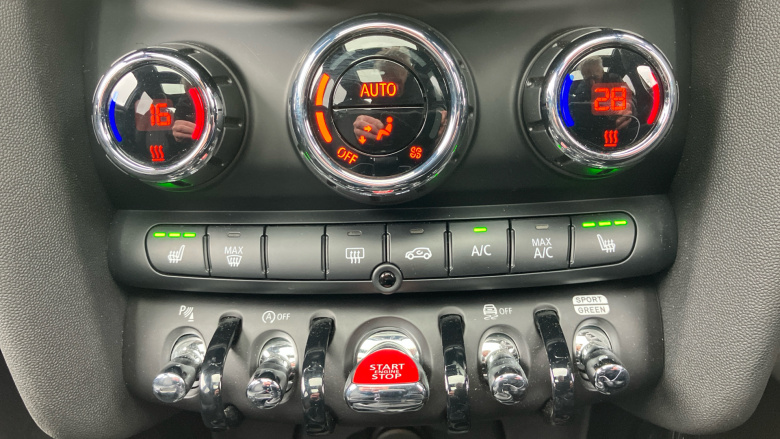 MINI Hatchback 1.5 Cooper Exclusive 5dr Auto [Comfort/Nav Pack] Petrol Hatchback